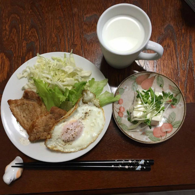 卵やお肉に豆腐などお腹にたまるので空腹のストレスは少ないです。