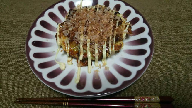 大豆粉で作ったお好み焼き！低糖質中にお好み焼きが食べれるとは思わなかったとお喜びの声を頂いています。