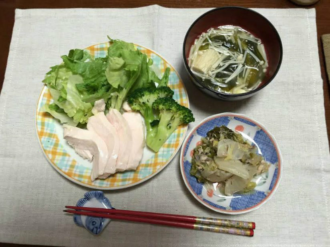 鶏ハムは鶏の胸肉を活用するので高タンパク質でとても美味です。